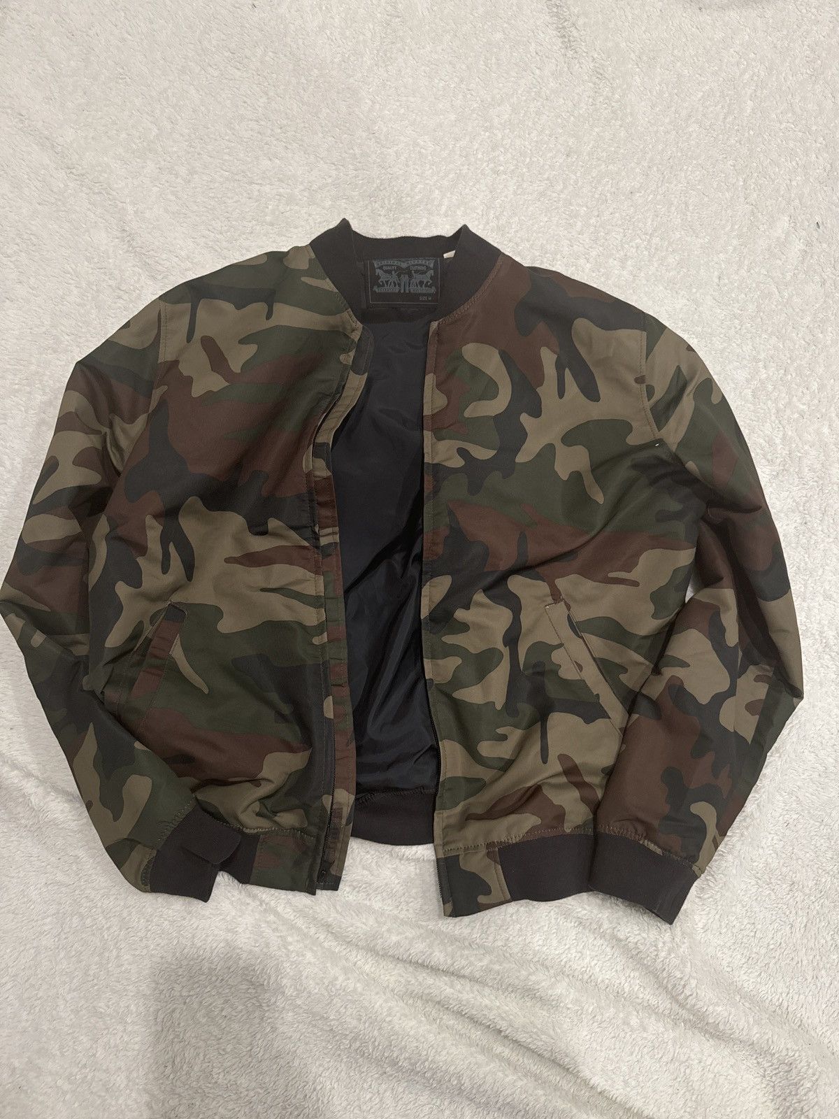 Levi's Camo bomber jacket Levi’s Size US M / EU 48-50 / 2 - 5 Thumbnail