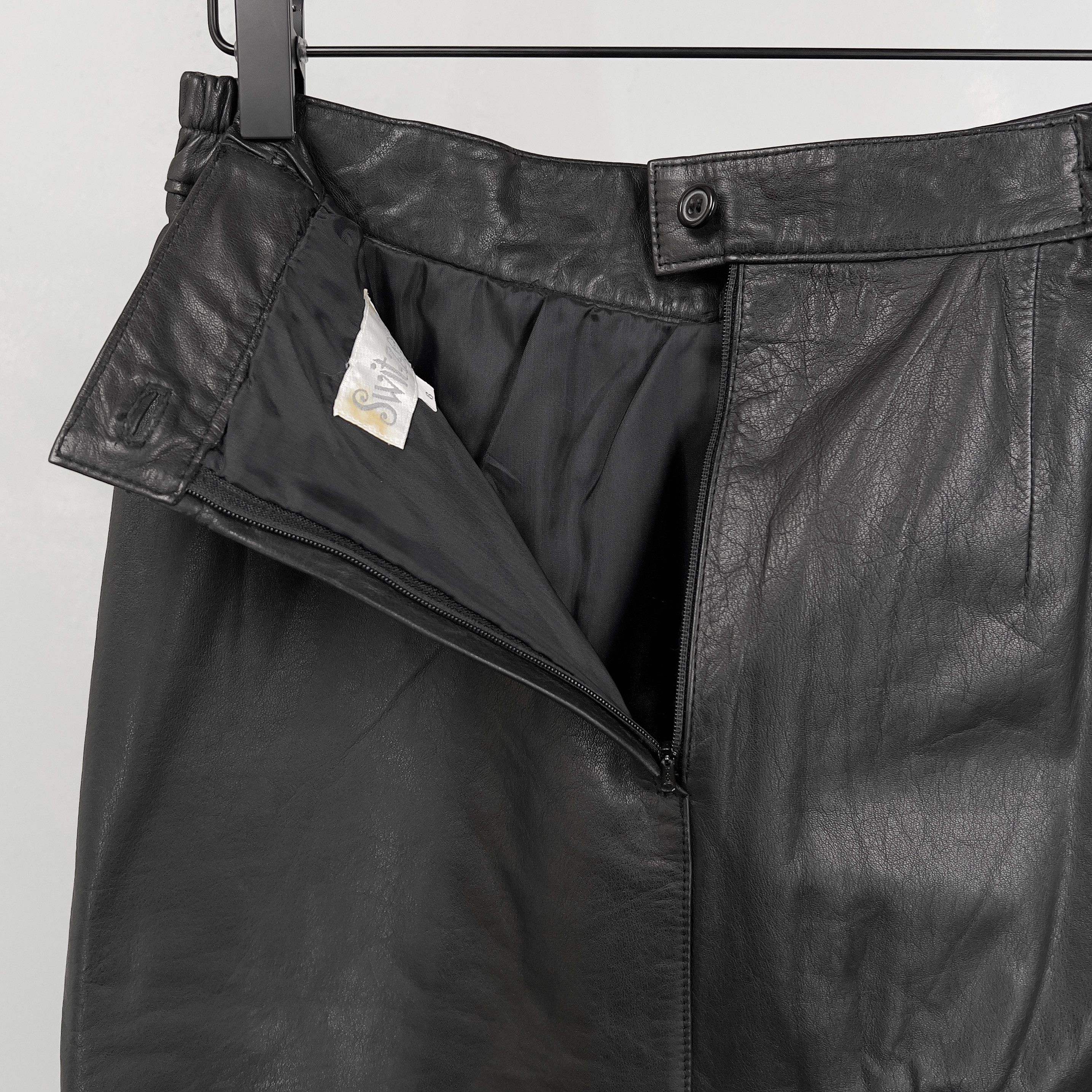 Vintage Vintage 1980s Switzer's Black Genuine Leather Skirt Size 26" / US 2 / IT 38 - 4 Thumbnail