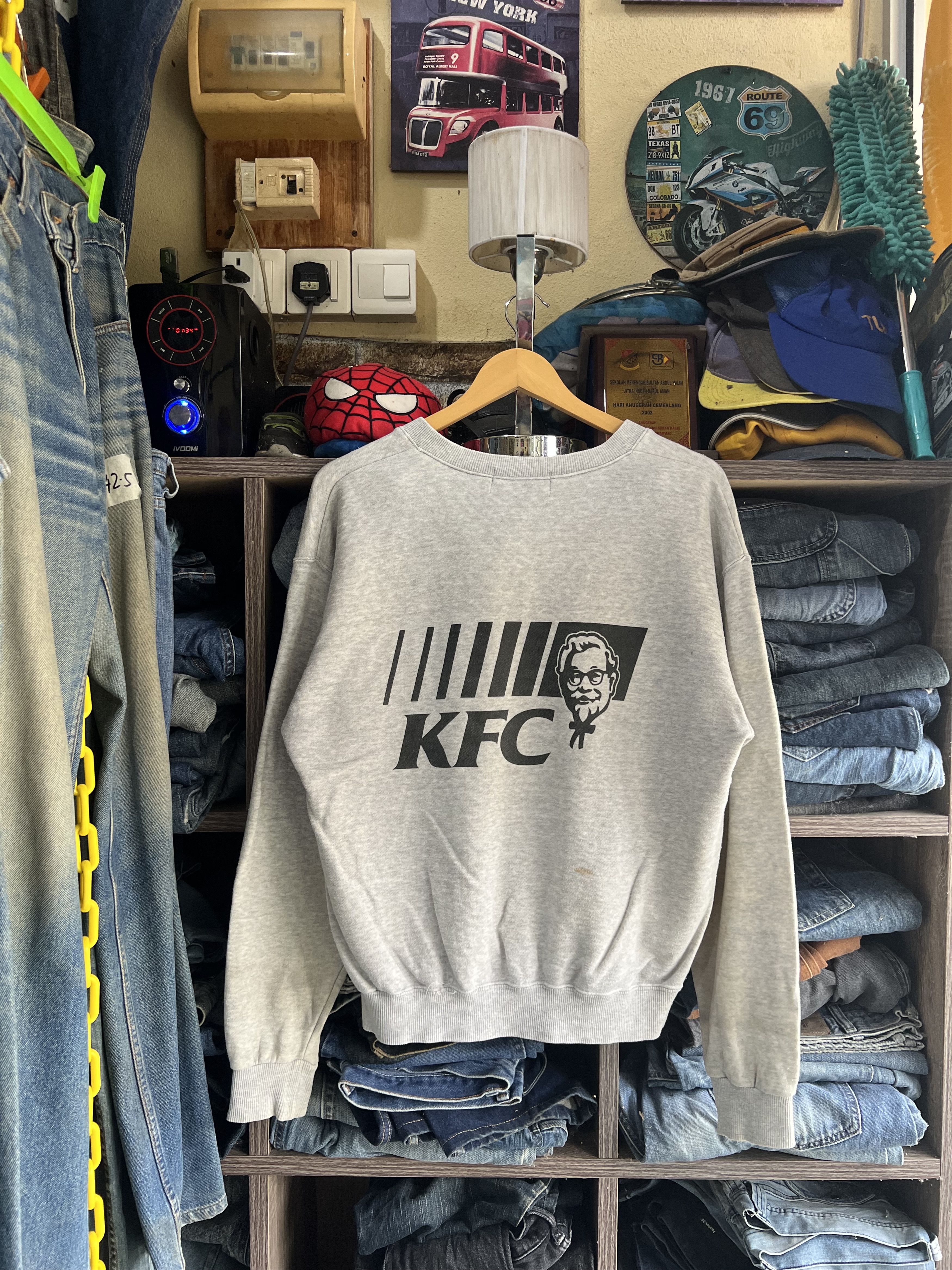 Japanese Brand 🔥Vintage V Neck KFC Sweatshirt Size US M / EU 48-50 / 2 - 16 Thumbnail
