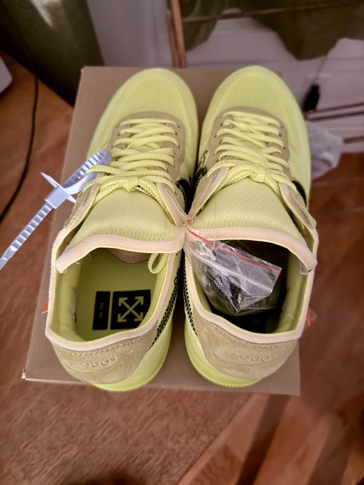 Nike Size 10.5 - Nike Air Force 1 Low Off-White Volt (2018) / DS Size US 10.5 / EU 43-44 - 9 Thumbnail