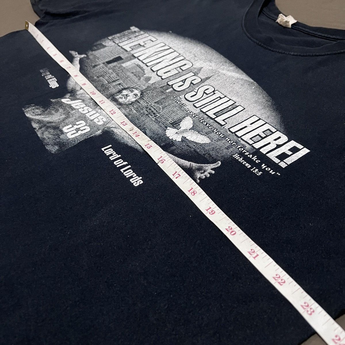 Vintage Vintage Y2K THE KING IS STILL HERE Jesus God Bible Tee Faded Size US XL / EU 56 / 4 - 7 Thumbnail