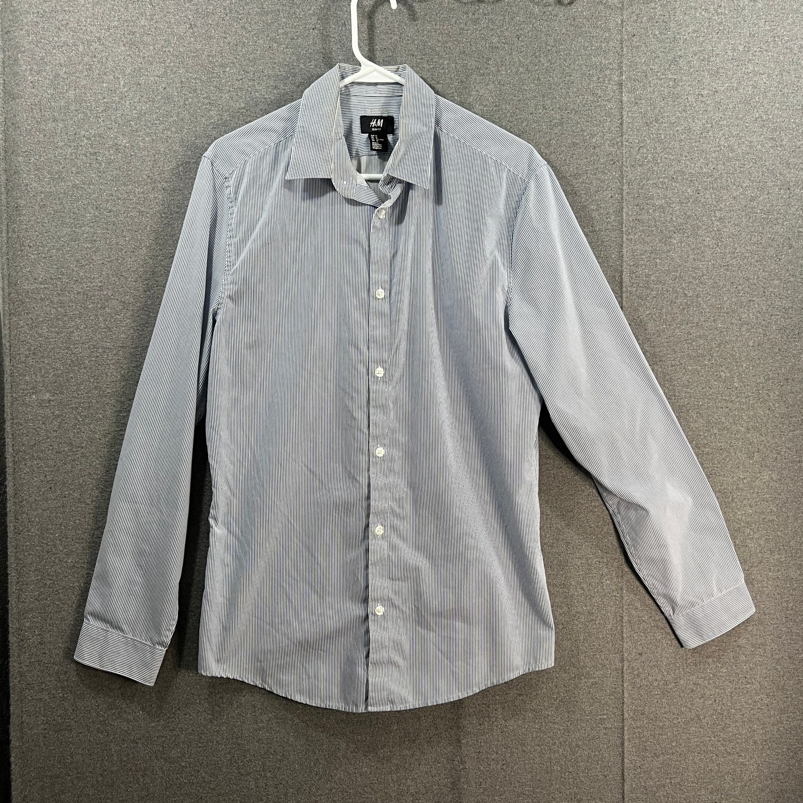 H&M H&M men's striped long-sleeve button-up shirt Size Medium Size US M / EU 48-50 / 2 - 1 Thumbnail