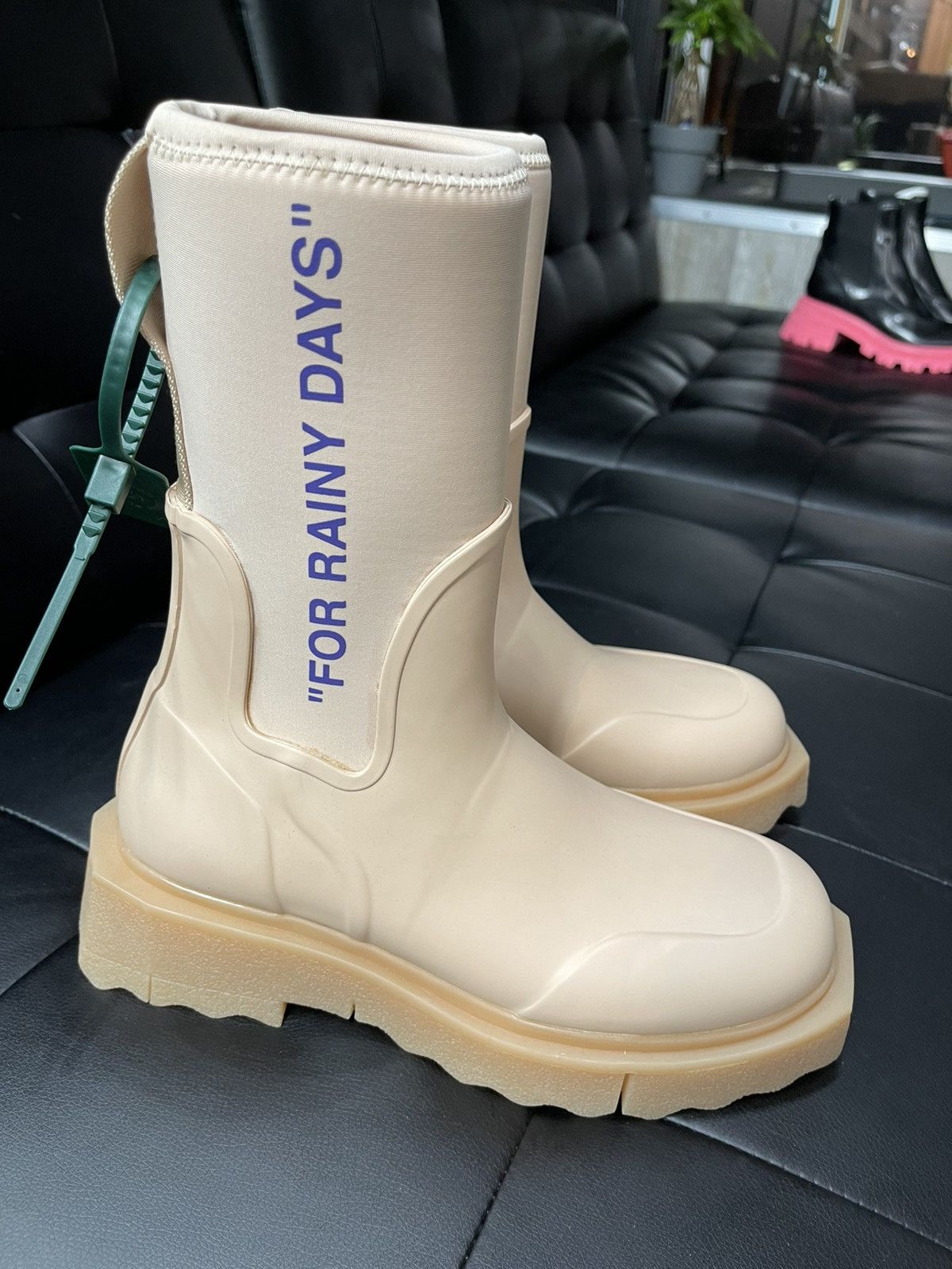 Off-White Rose Off White Pull on lug sole boots Size US 8.5 / IT 38.5 - 2 Thumbnail