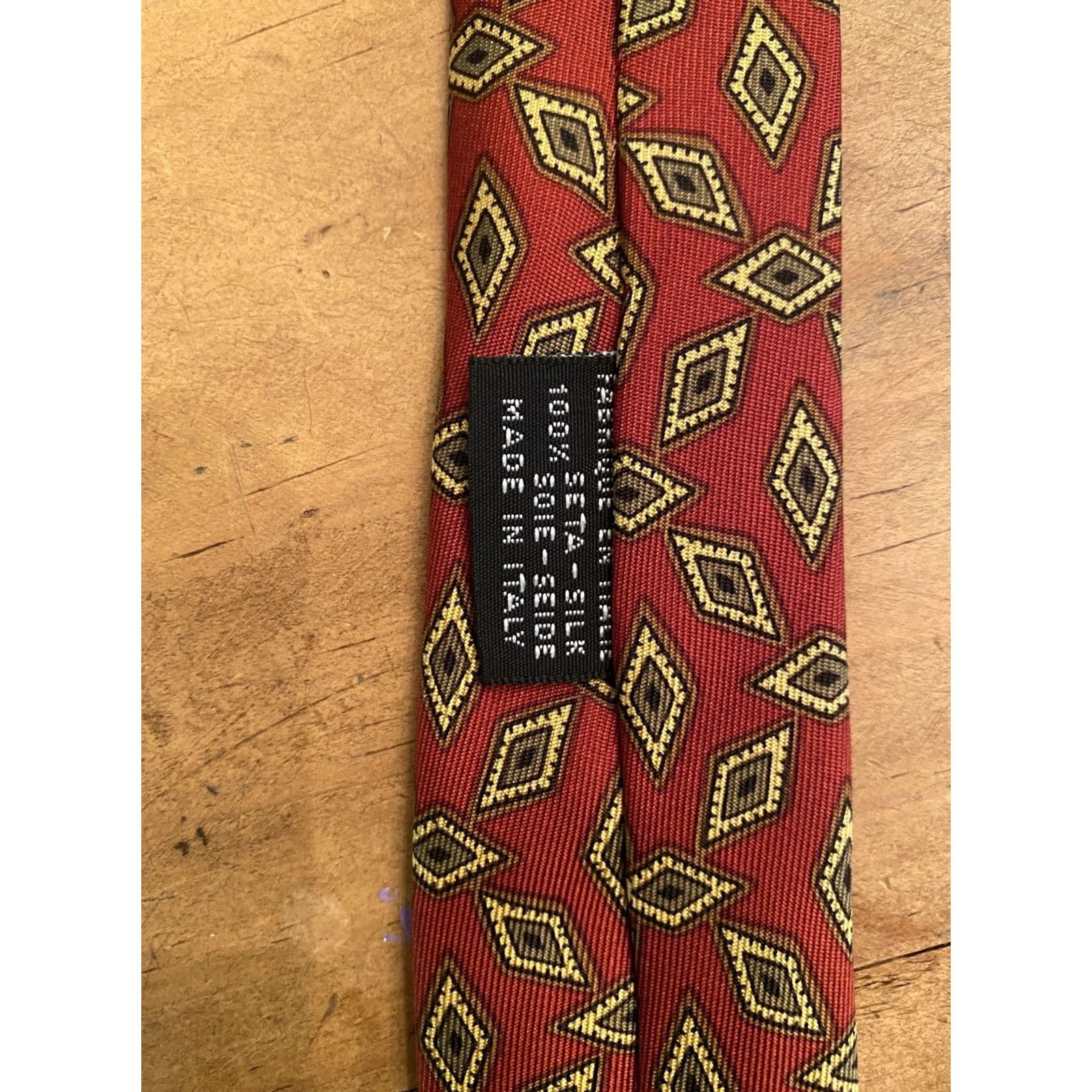 Chanel VINTAGE Chanel Paris Red Green Diamonds Mens 100% Silk Tie 3.5w 57L Logo Diamond Tie Mens Size ONE SIZE - 4 Thumbnail