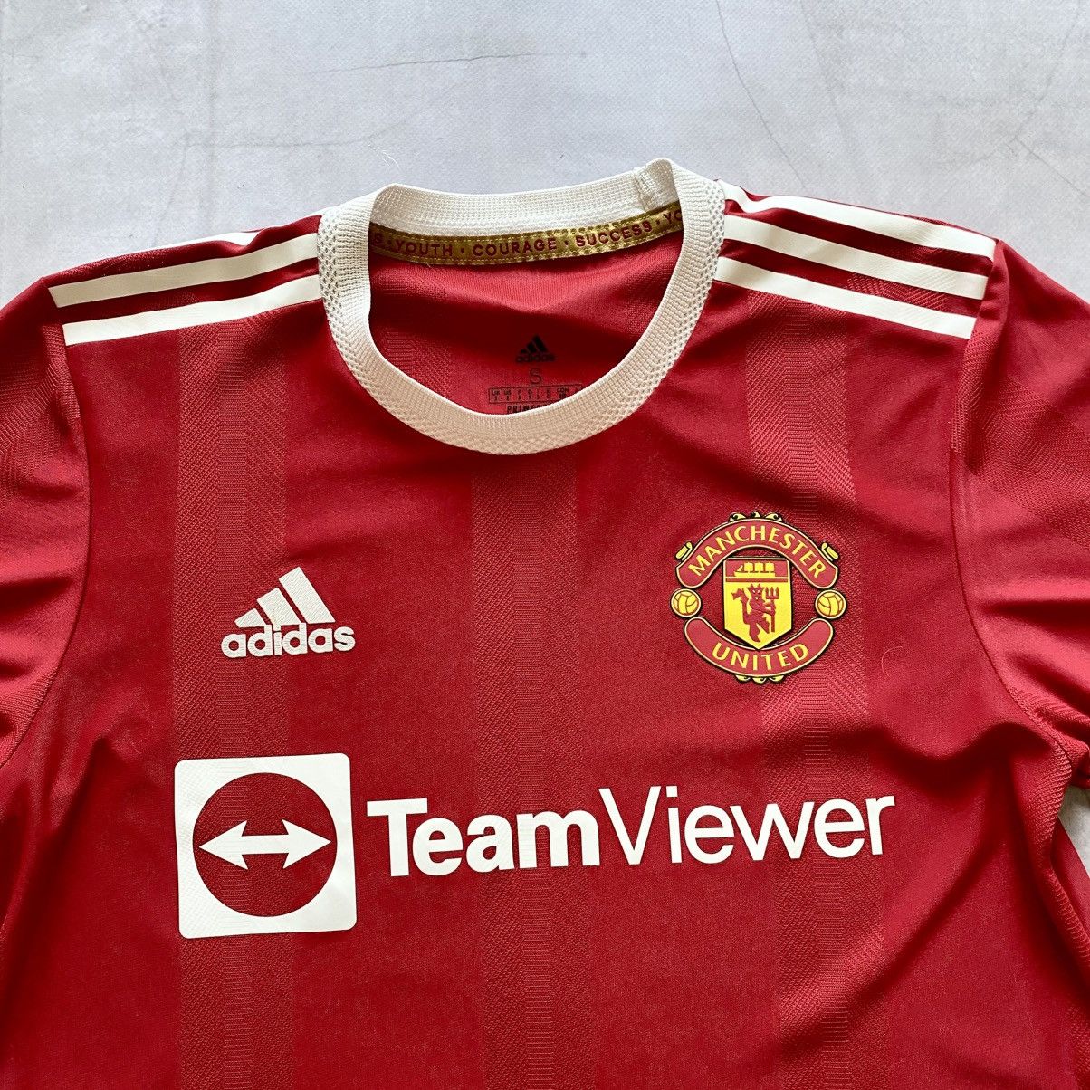 Vintage Adidas 2021/22 Manchester United Football Tee Jersey T-shirt Size US S / EU 44-46 / 1 - 2 Thumbnail