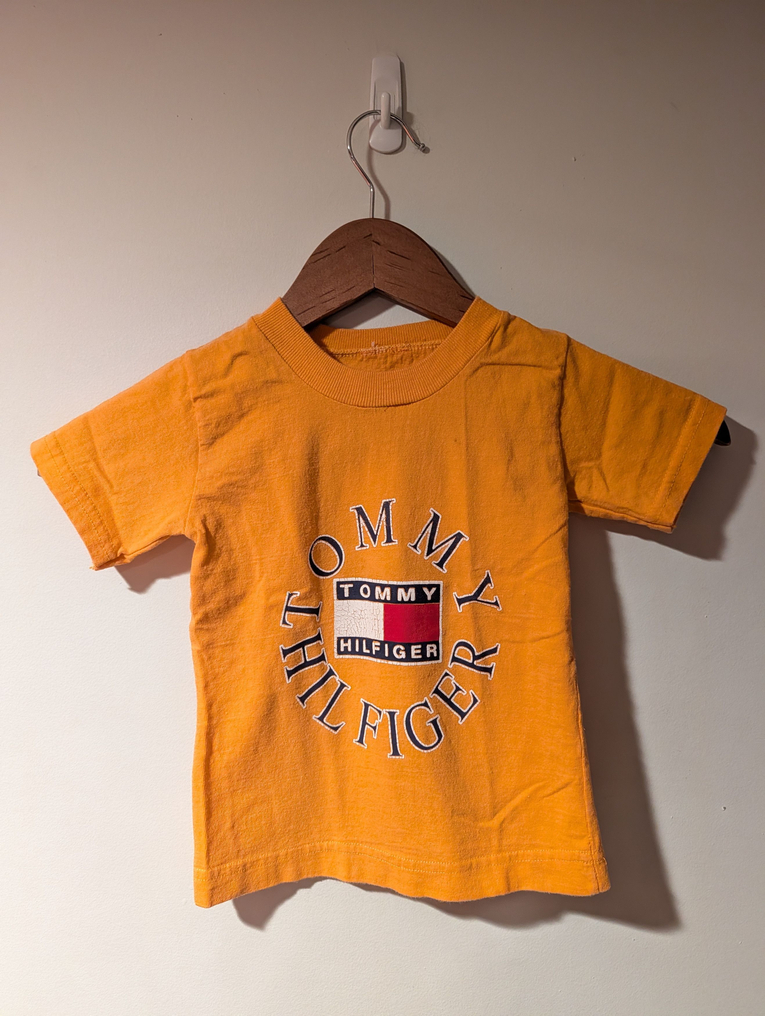 Tommy Hilfiger VTG Tommy Hilfiger Spell Out T Shirt Toddler Kids 2T 18-24M Size US S / EU 44-46 / 1 - 1 Thumbnail