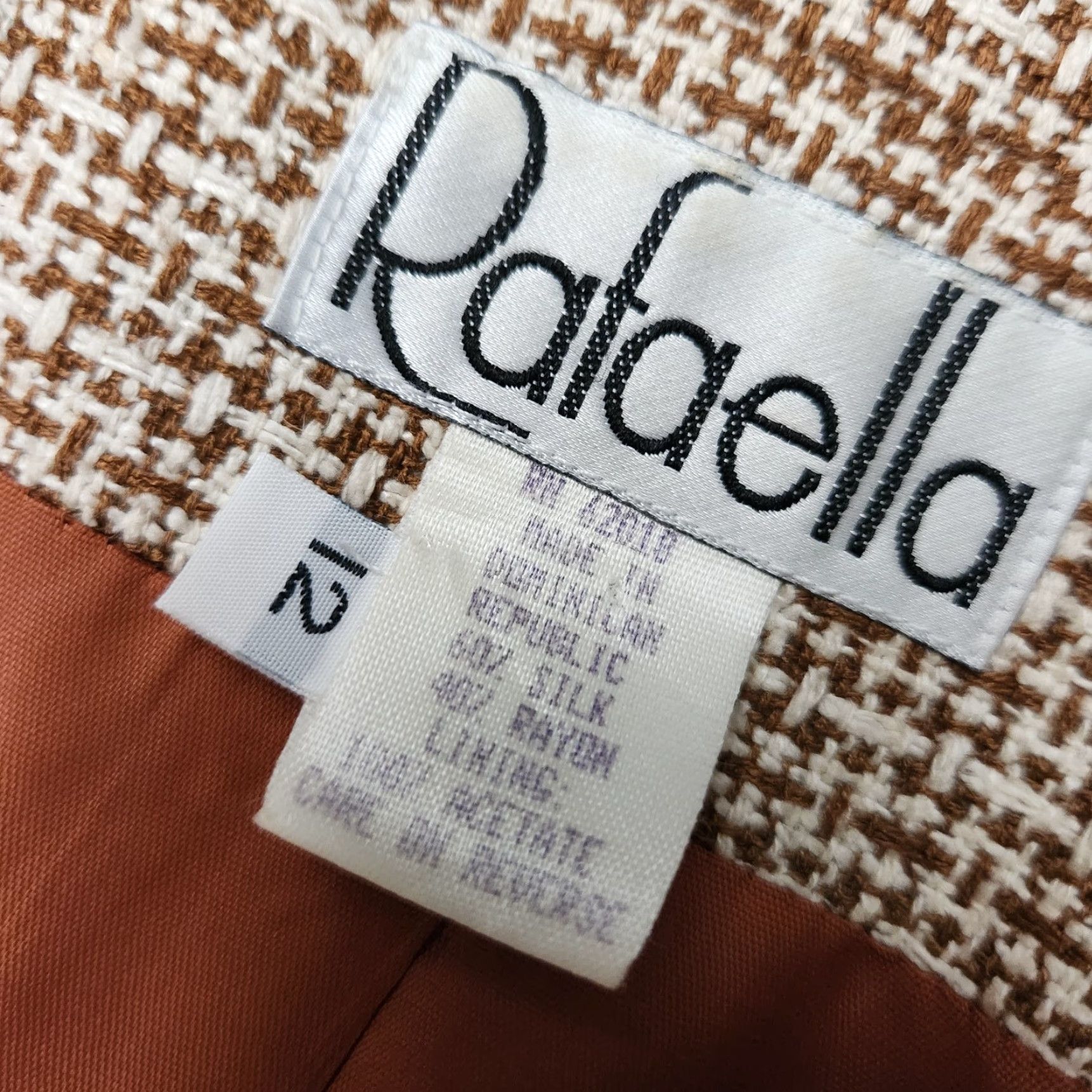 Vintage VINTAGE Rafaella Blazer Jacket womens Size 12 Brown White Textured Silk Blend 60% Silk 40% Rayon Two-Button Short Sleeve Lined Beige/ Brown Sports? Size XL / US 12-14 / IT 48-50 - 7 Thumbnail