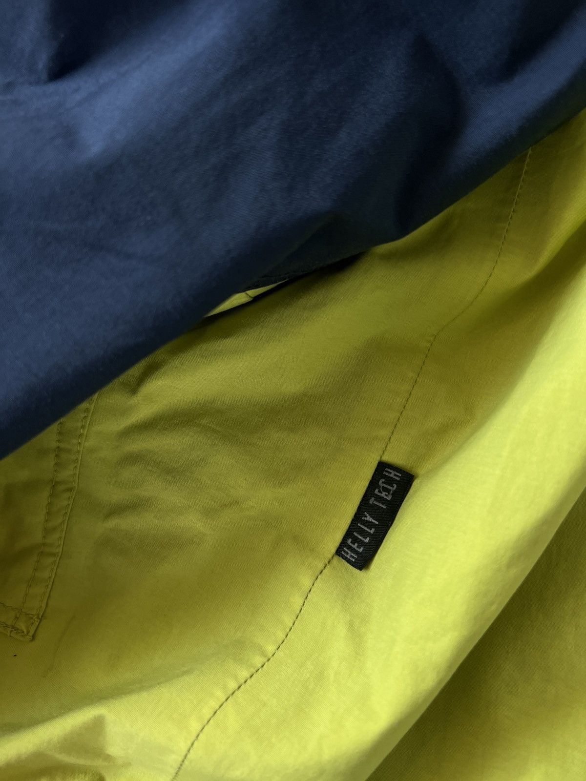 Helly Hansen × Vintage Vintage Helly Hansen Central Logo Yachting Patch Tech Jacket Size US M / EU 48-50 / 2 - 4 Thumbnail