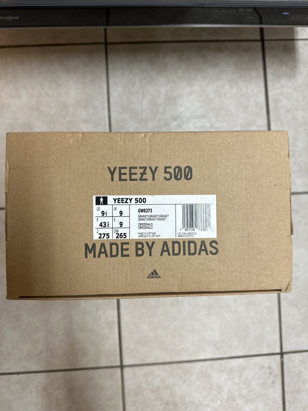 Yeezy BRAND NEW Yeezy 500 granite size 9.5 Size US 9.5 / EU 42-43 - 4 Thumbnail