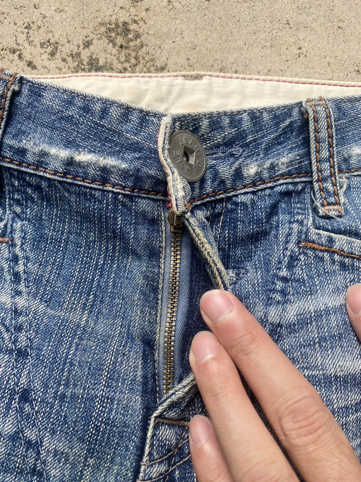 Designer × Le Grande Bleu (L.G.B.) × Marithe + Francois Girbaud Marithe Francois Girbaud Distressed Clawmark Jeans Size US 29 - 6 Thumbnail