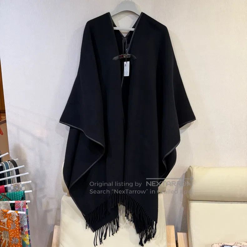 Hermes Hermes Black cashmere Kelly cloak Size M / US 6-8 / IT 42-44 - 1 Thumbnail