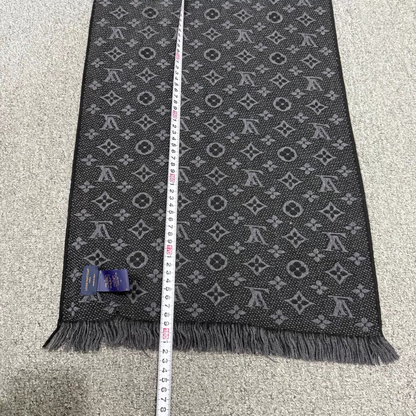 Louis Vuitton LV Monogram Black & Gray Wool Tassel Scarf Unused 178x39cm Size ONE SIZE - 7 Thumbnail
