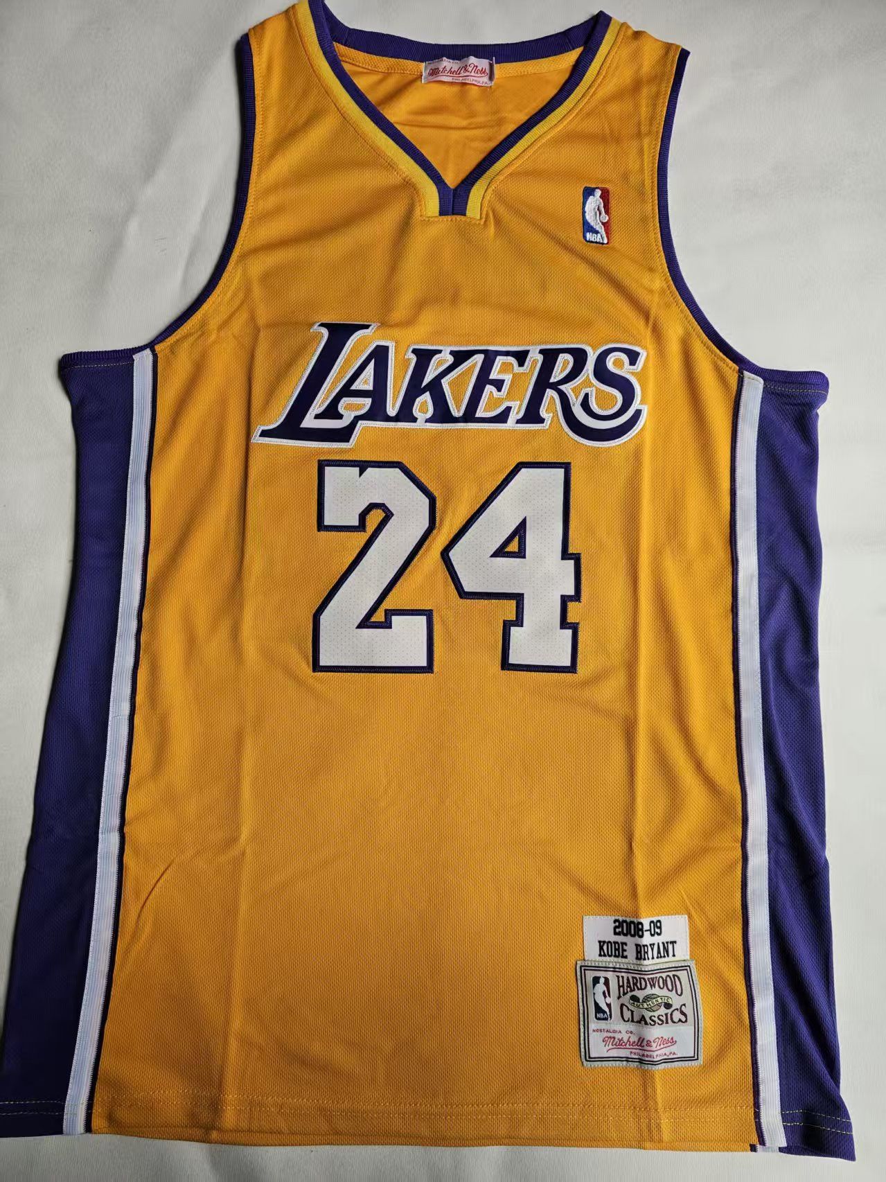 NBA Los Angeles Lakers 24 Kobe Bryant Jersey Yellow Size US XL / EU 56 / 4 - 2 Thumbnail
