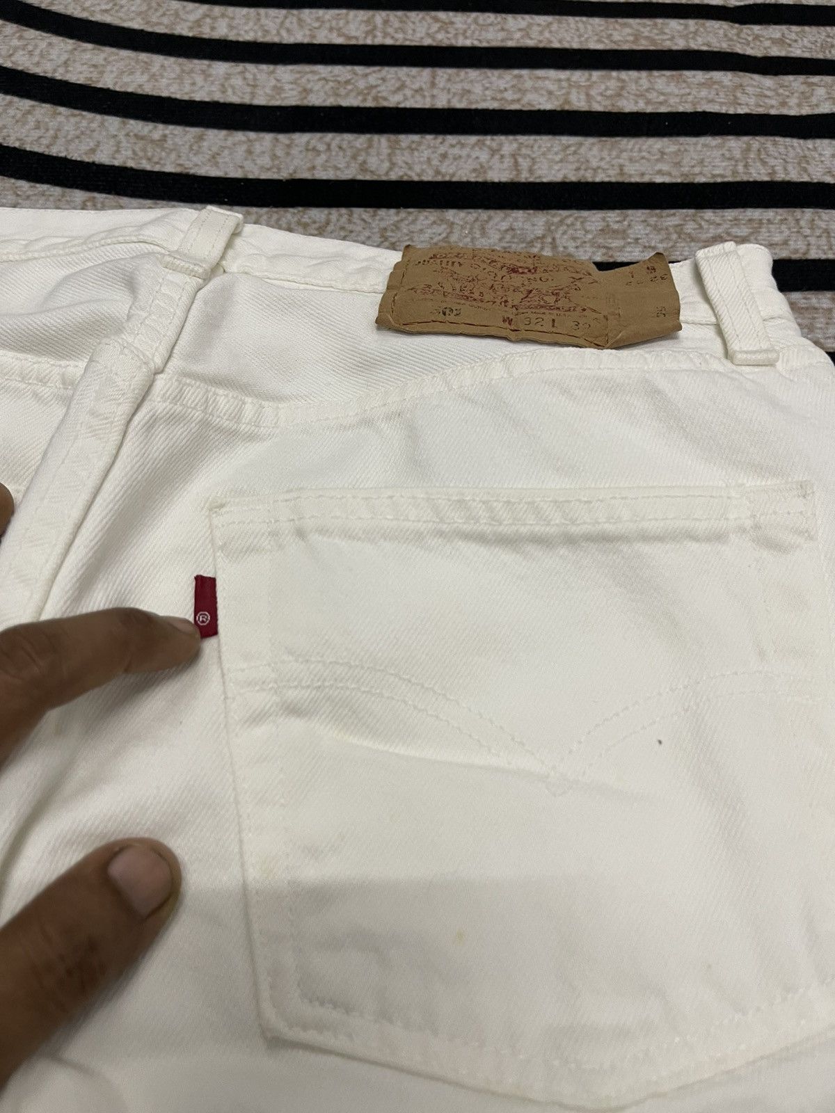 Levi's 90s LEVIS 302 WHITE DENIM JEANS RARE Size US 29 - 16 Thumbnail