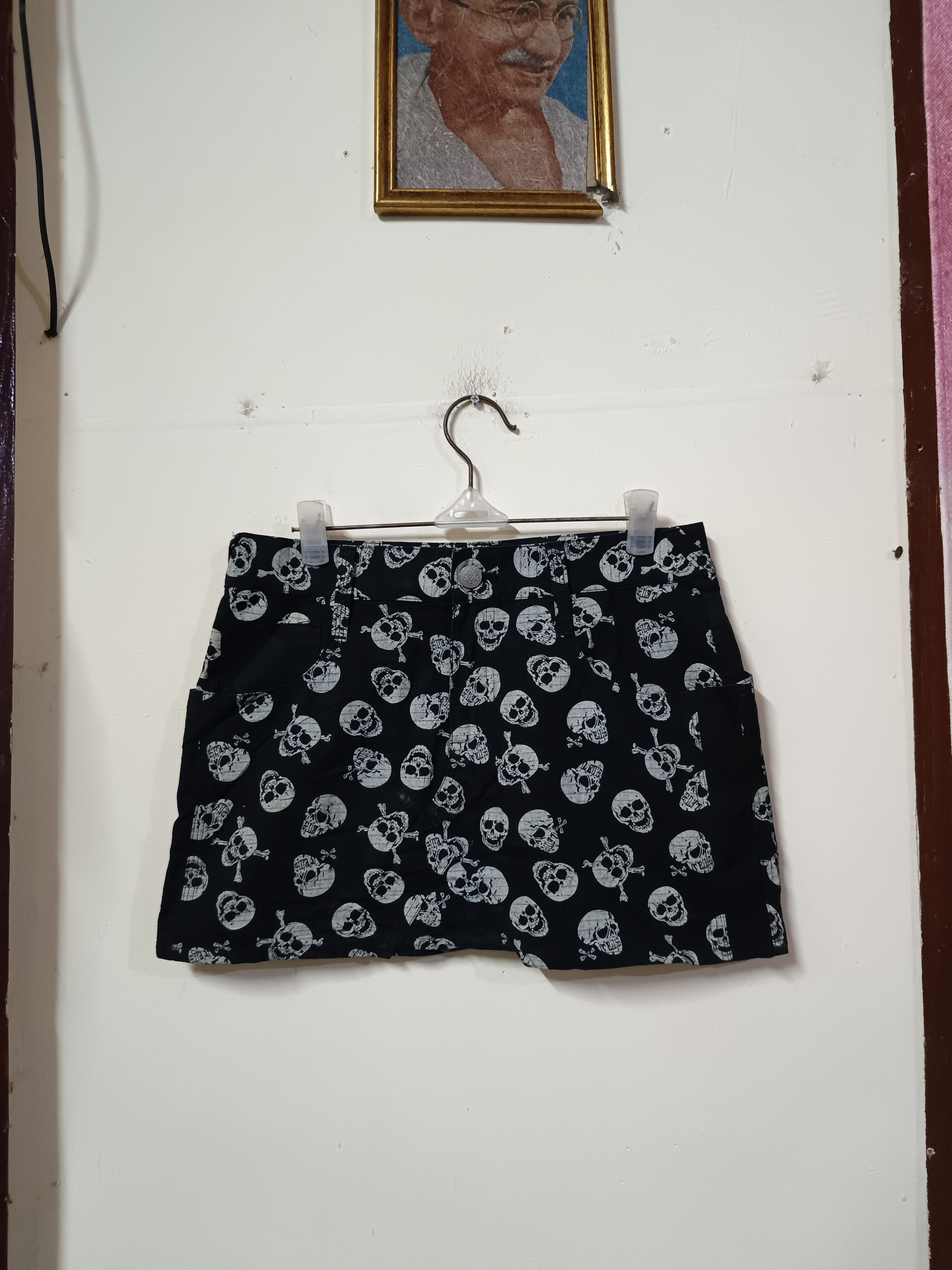 Japanese Brand Cantwo aop skull mini skirt Size 28" / US 6 / IT 42 - 1 Thumbnail