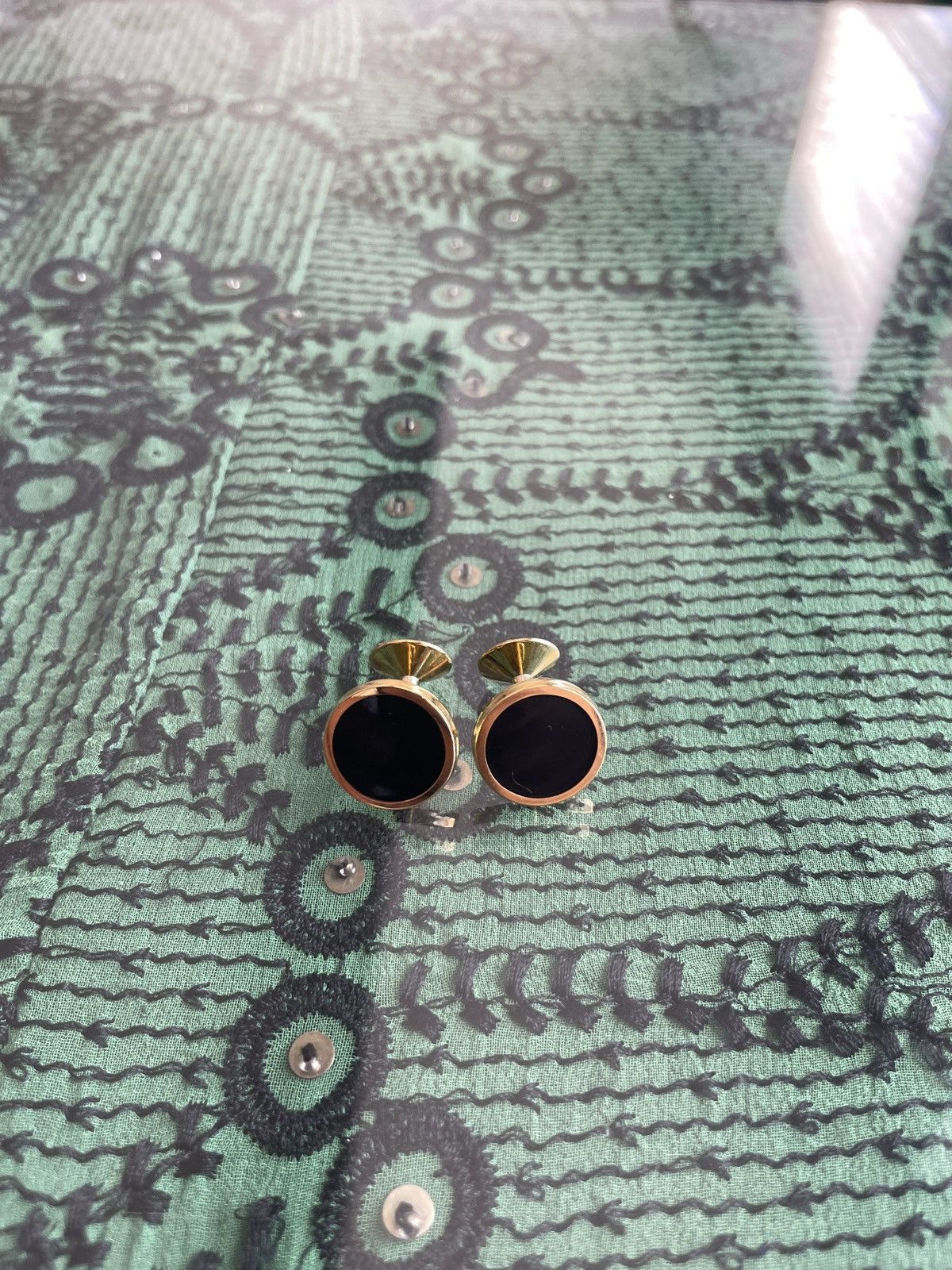 Vintage Blk Onyx Gold tone cuff links Size ONE SIZE - 1 Thumbnail