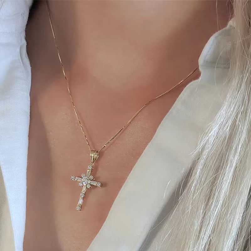 Jewelry Fashionable Cross Pendant Necklace Size ONE SIZE - 2 Thumbnail