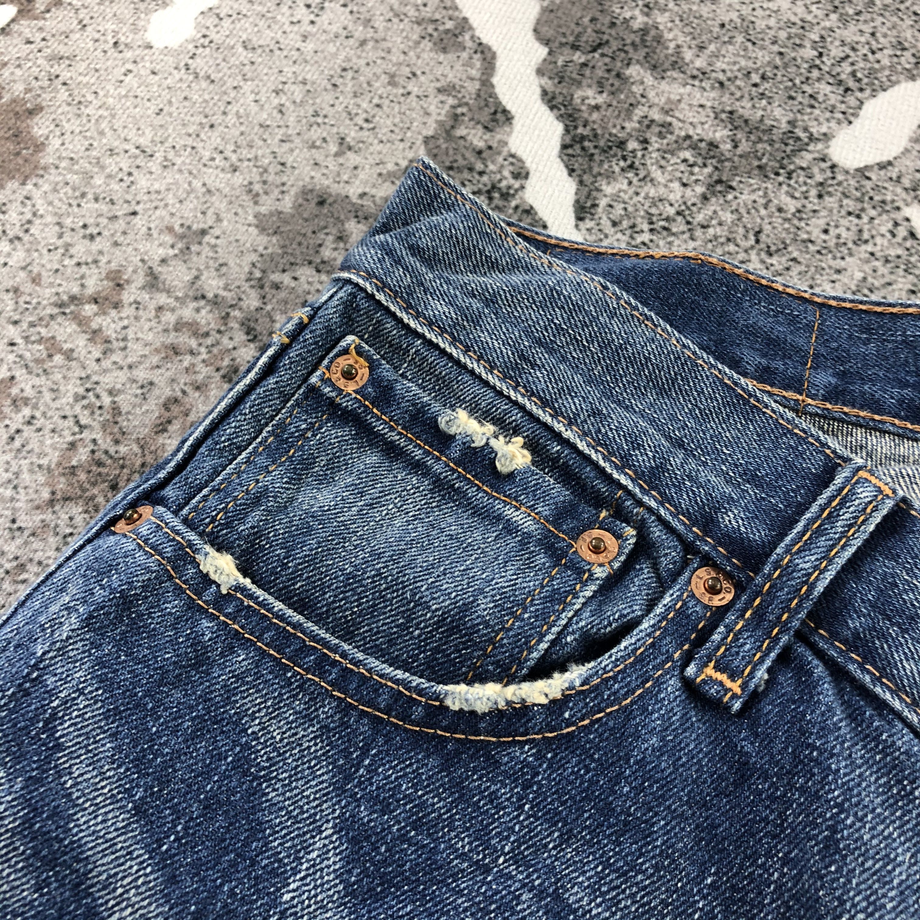Levi's Vintage Levis 553 Jeans Faded Blue Denim KJ1352 Size US 30 / EU 46 - 7 Thumbnail