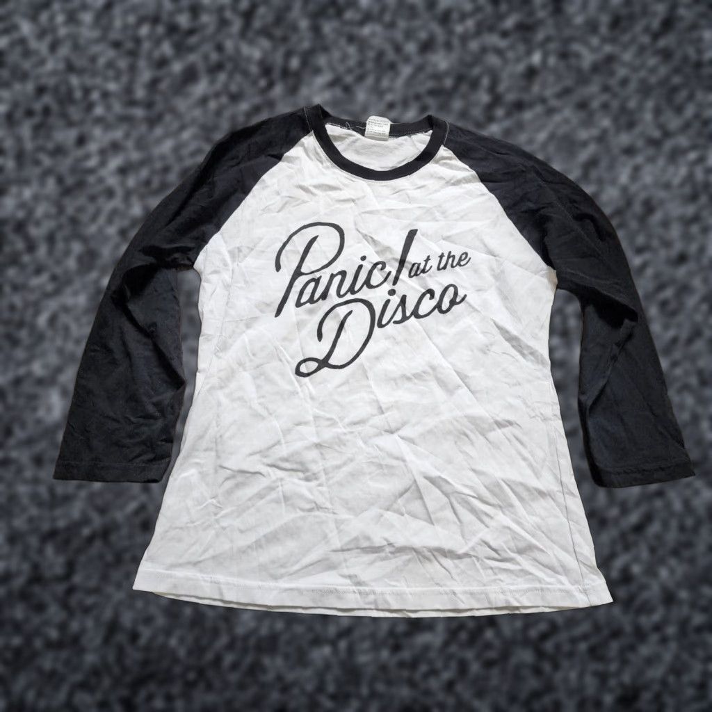 Vintage Women's S Panic at the Disco Band T-Shirt Raglan Sleeve Short Sleeve Cotton 2010s Concert Music Size S / US 4 / IT 40 - 1 Thumbnail