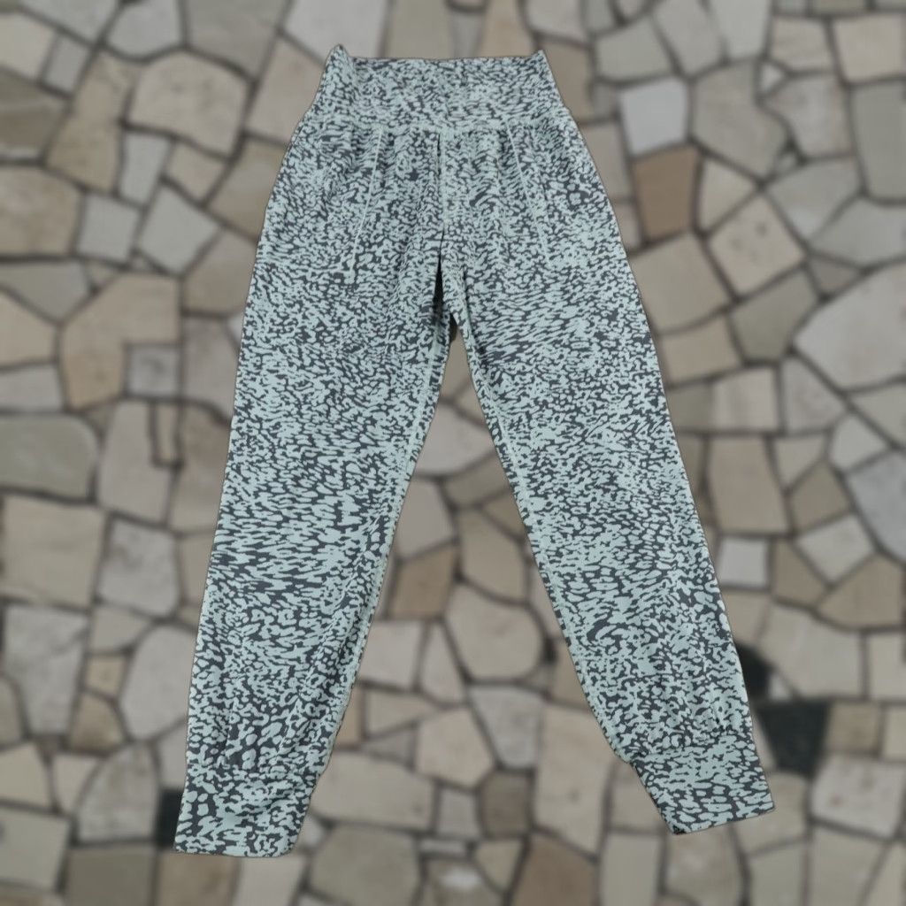 Athleta Athleta Pants Womens Small Blue Black Elation Jogger Animal Print Performance Size 28" / US 6 / IT 42 - 1 Thumbnail