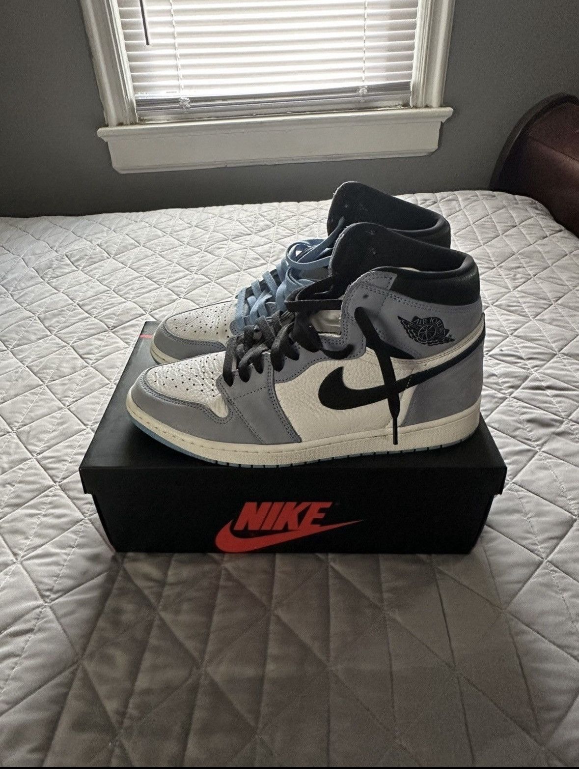 Jordan Brand Jordan 1 Retro High OG University Blue Size US 12 / EU 45 - 1 Thumbnail