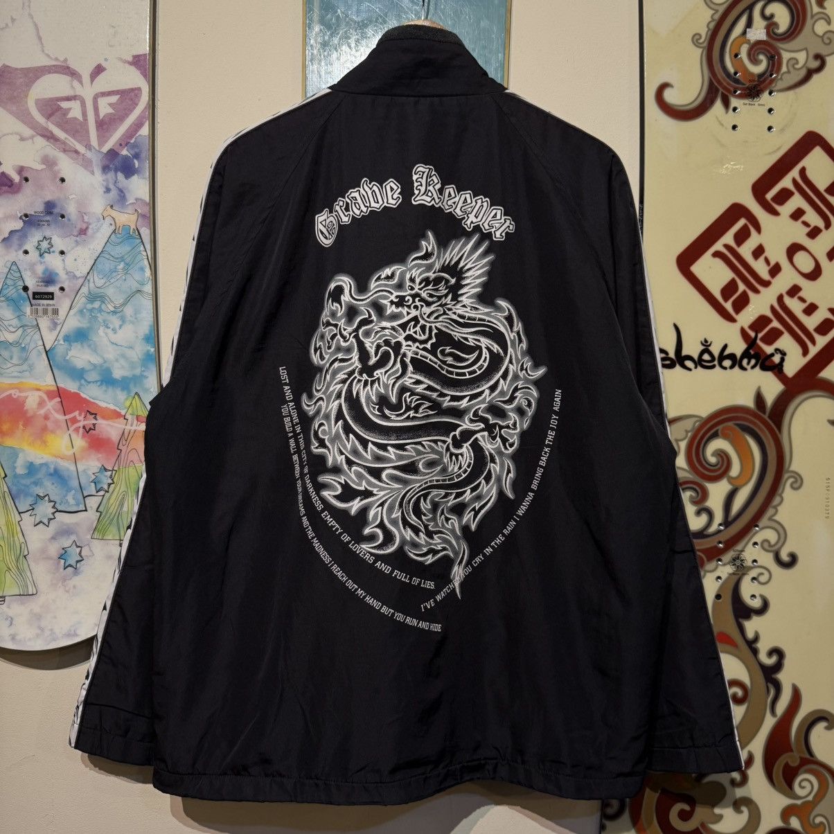 Other VTG DogCigar "Grave Keeper" Dragon Track Jacket Y2K Tribal Size US XL / EU 56 / 4 - 2 Thumbnail