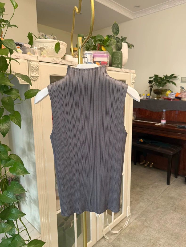 Issey Miyake Issey Miyake size:5 Grey pleated vest Size XS / US 0-2 / IT 36-38 - 4 Thumbnail