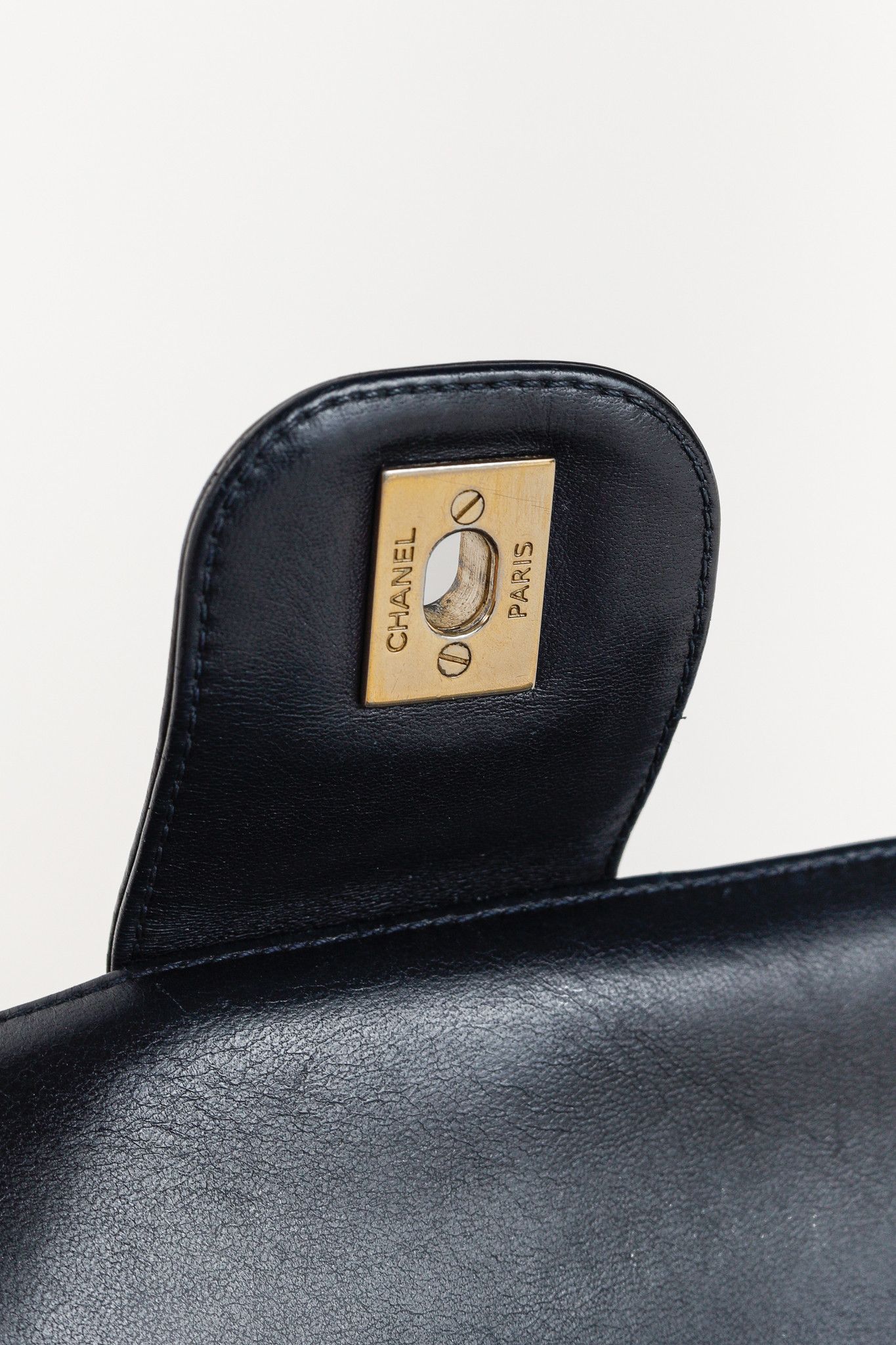 Chanel Chanel Vintage Mademoiselle Horizontal-Quilt Flap Bag Size ONE SIZE - 10 Thumbnail
