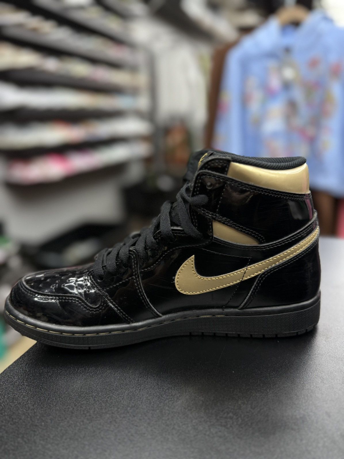 Jordan Brand × Nike Jordan 1 High Black Metallic Size 9.5 (2020) Size US 9.5 / EU 42-43 - 7 Thumbnail
