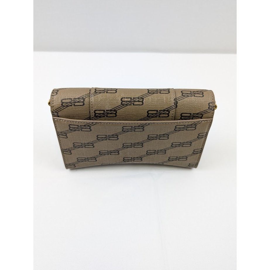 Balenciaga o1rshd1 Size: OS / BB Monogram Chain Shoulder Bag in Tan Size ONE SIZE - 4 Thumbnail