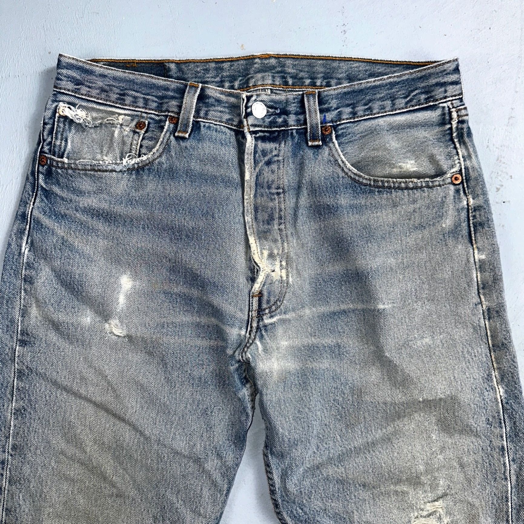 Levi's VINTAGE Levi's 501 90s USA Straight Leg Jeans Blue Light Wash 33x32 Mens Size US 33 - 2 Thumbnail