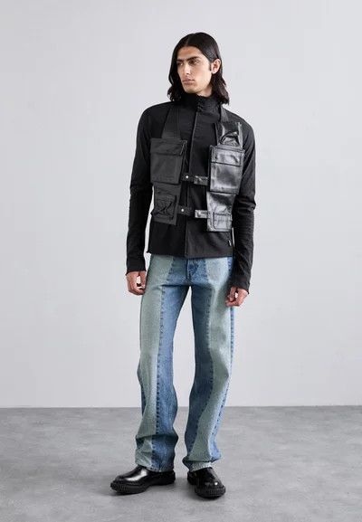 Maison Margiela o1mle0226 MM6 Utility Bag Vest in Black Size US S / EU 44-46 / 1 - 3 Thumbnail