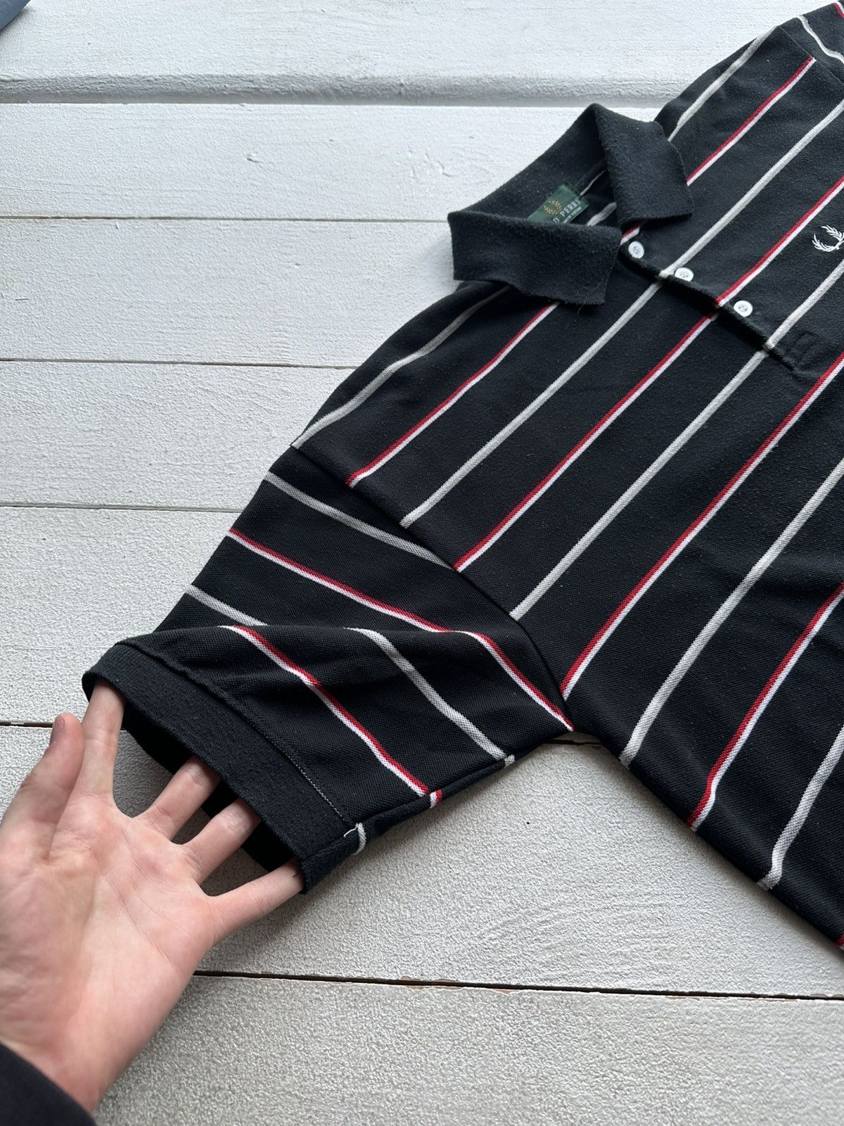 Fred Perry VNTG🚨 FRED PERRY POLO WITH LOGO Y2K RARE CASUALS Size US L / EU 52-54 / 3 - 7 Thumbnail