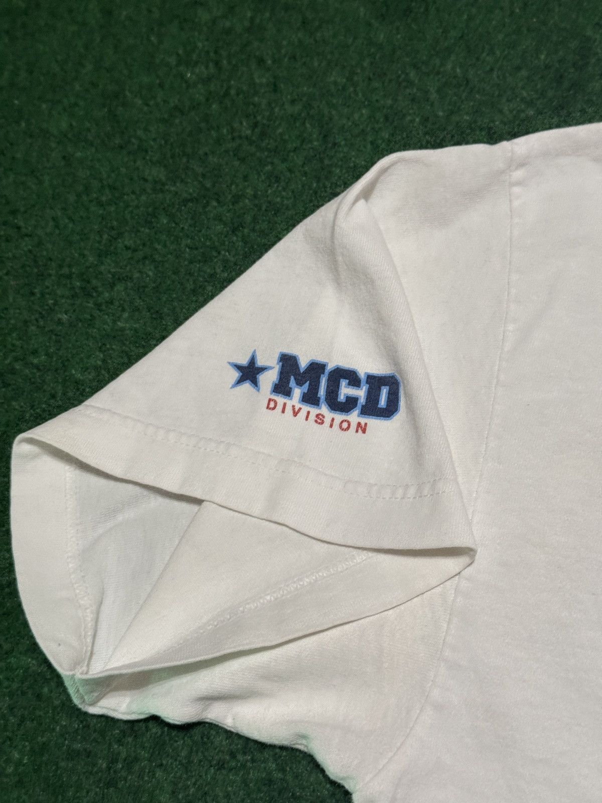 Vintage Vintage MCD Division Surfer Beach Skater Grunge T Shirt Size US L / EU 52-54 / 3 - 5 Thumbnail