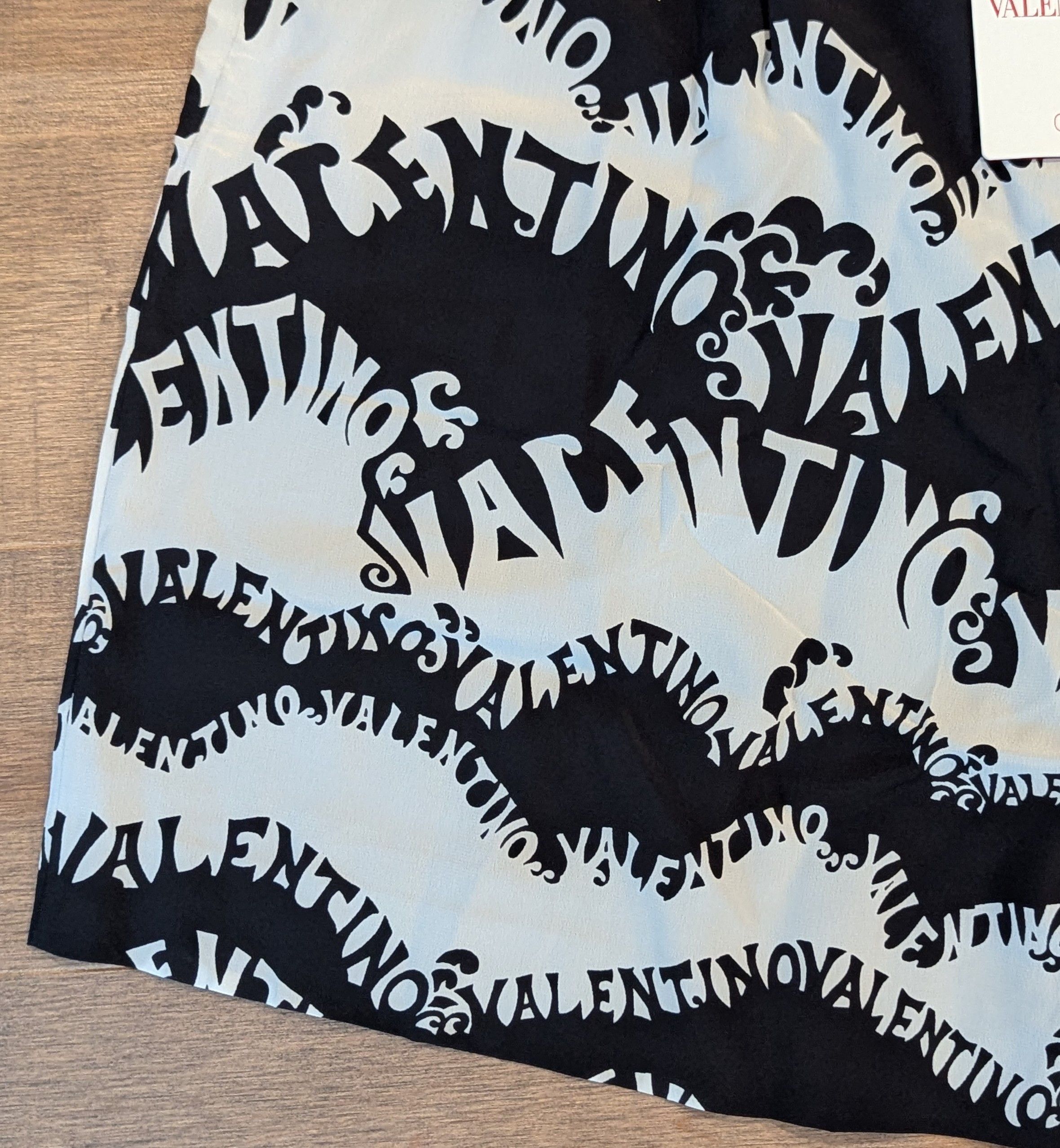 Valentino Valentino Logo Cotton Bermuda Shorts Black/White 48 US 32 Size US 32 / EU 48 - 2 Thumbnail