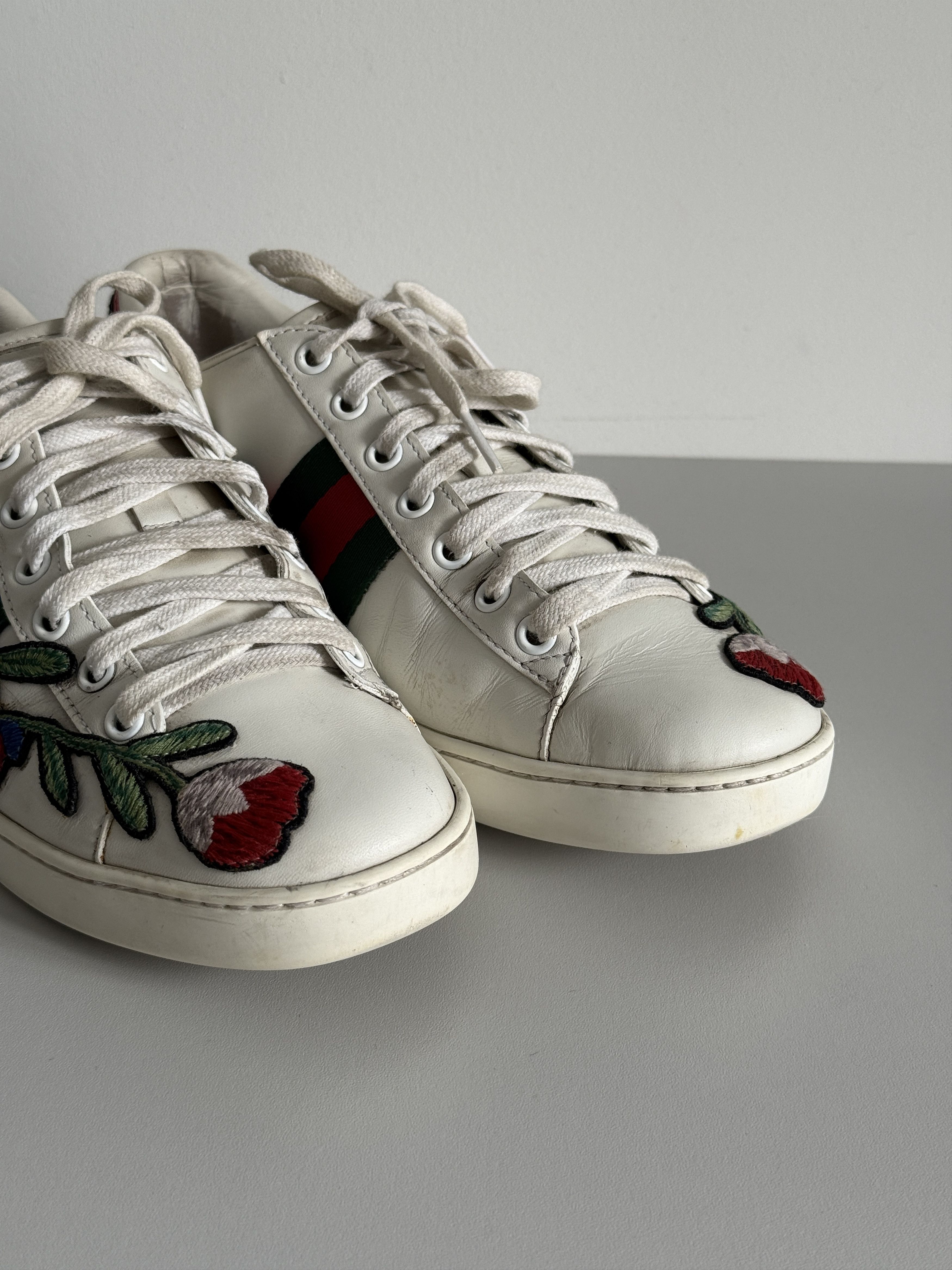 Gucci Gucci White Floral Embroidered Leather Ace Sneakers Size US 7 / IT 37 - 8 Thumbnail