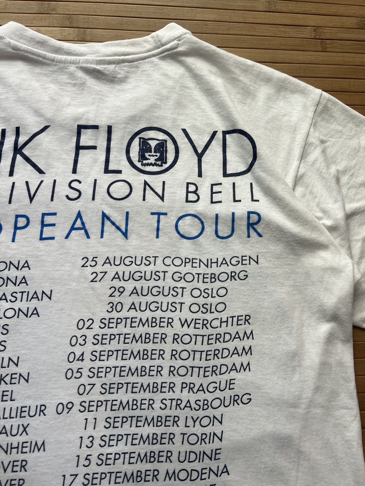 Vintage Pink Floyd the division Bell 90s Tshirt Size US L / EU 52-54 / 3 - 6 Thumbnail