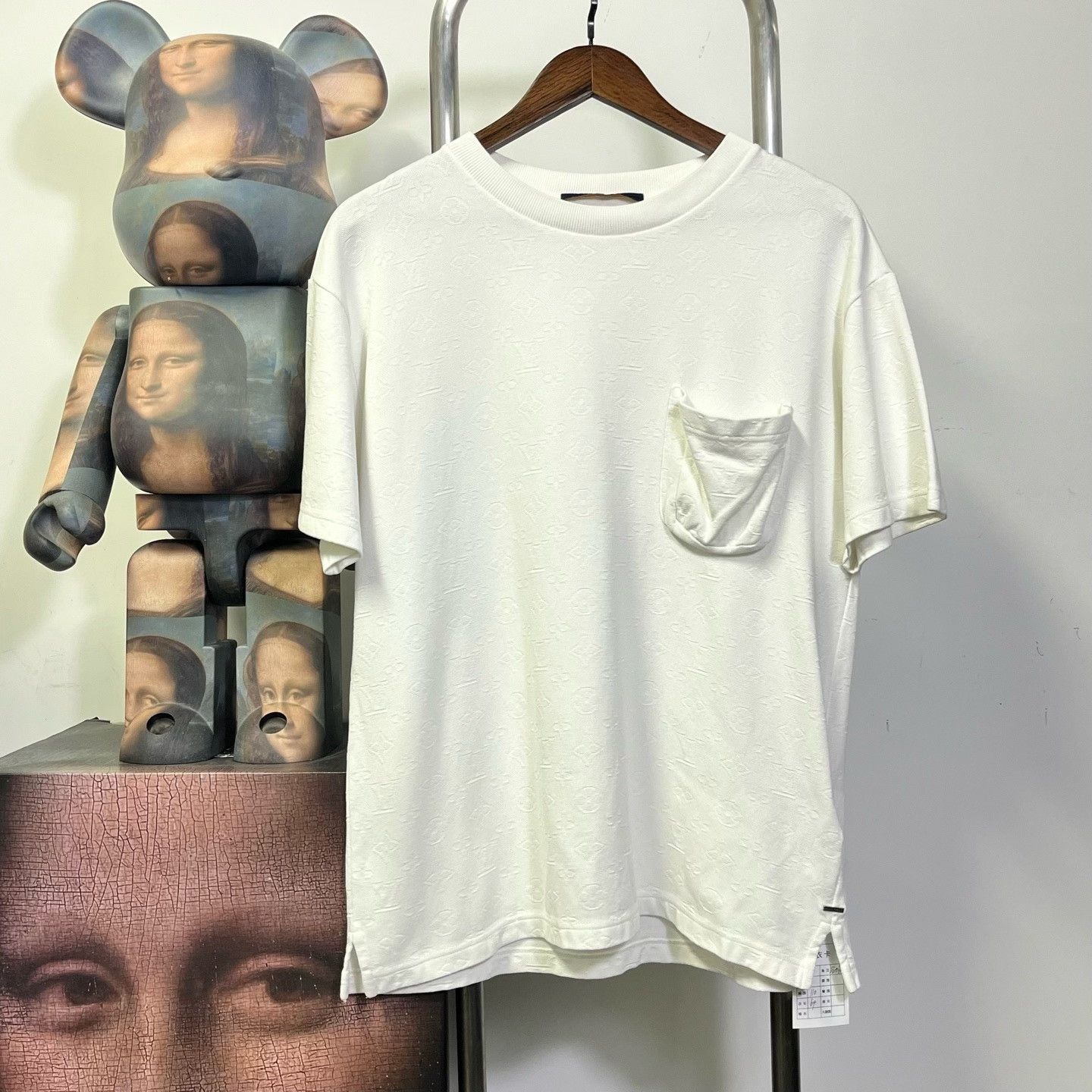 Louis Vuitton Louis Vuitton White T-Shirt M Women Size M / US 6-8 / IT 42-44 - 1 Thumbnail