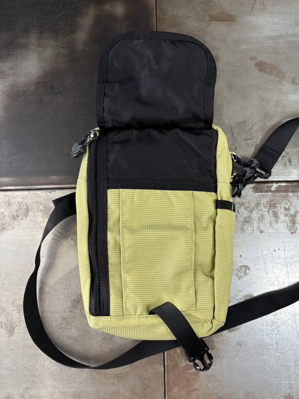 Mountain Equipment Company Vintage MEC Crossbody Bag 2000s Sling Fanny Co-op Mini Pack Size ONE SIZE - 10 Thumbnail