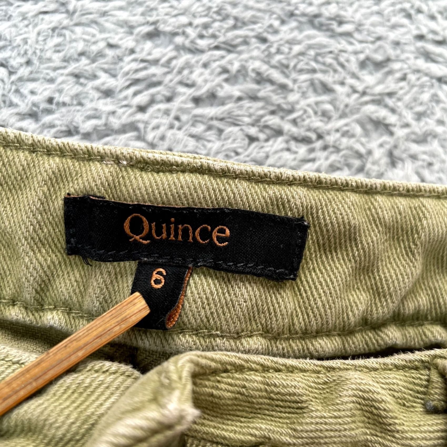 Quince It maintains the core product details: Quince Pants, Women, 6, Green, Organic, Stretch, Cotton Twill, Straight Leg, Cropped Size 28" / US 6 / IT 42 - 3 Thumbnail