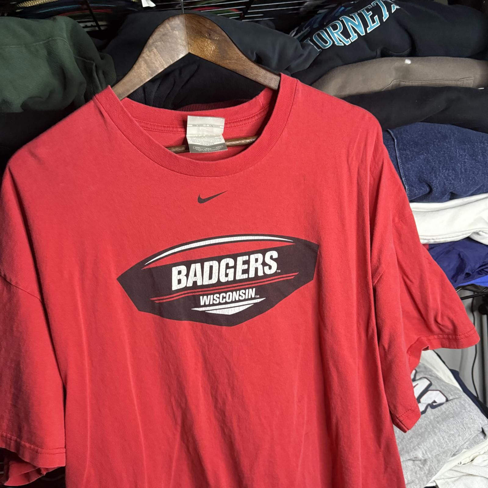 Nike Vintage Wisconsin Badgers Nike Center Check Tee Size US XXL / EU 58 / 5 - 4 Thumbnail