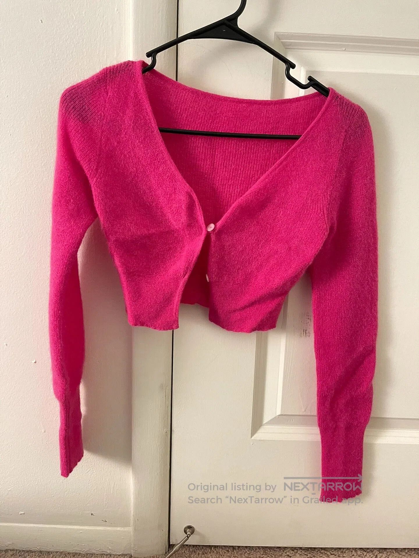 Jacquemus Jacquemus Short V-Neck Cardigan. Size XXS / US 00 / IT 34 - 1 Thumbnail