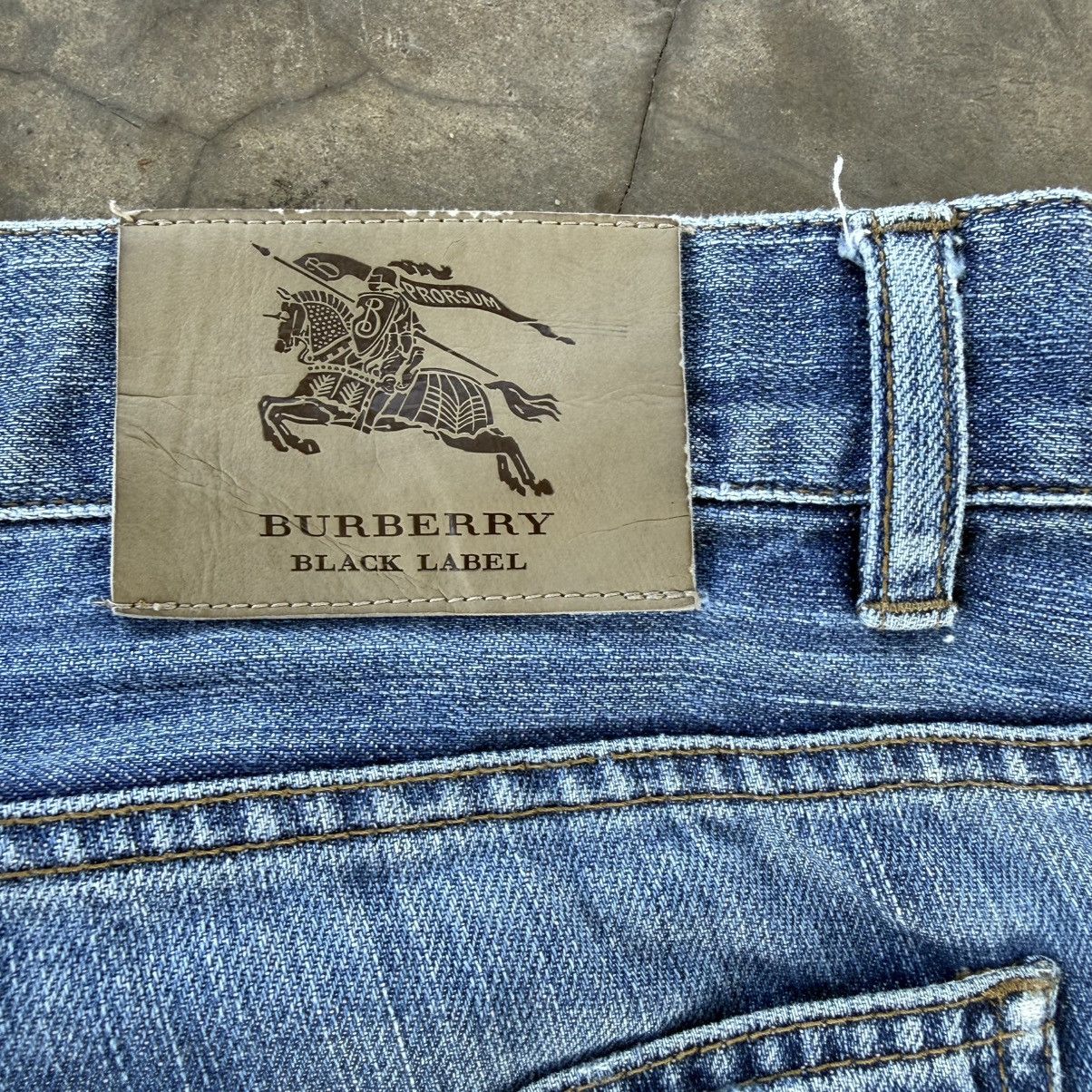 Burberry W33 Vintage Burberry Black Label Faded Ripped Denim Jean Size US 33 - 10 Thumbnail