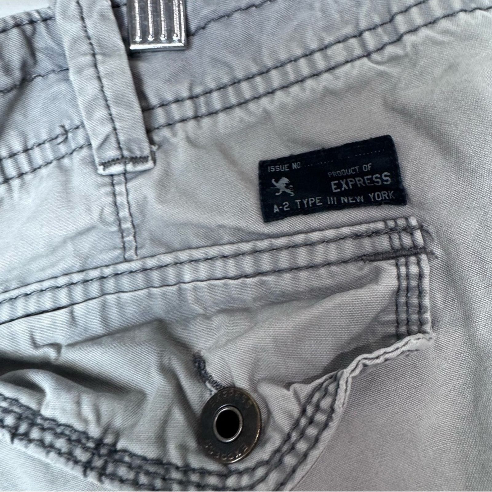 Express Express 10” Grey Contrast Stitch Cargo Shorts Men’s Size 38 Size US 38 / EU 54 - 13 Thumbnail