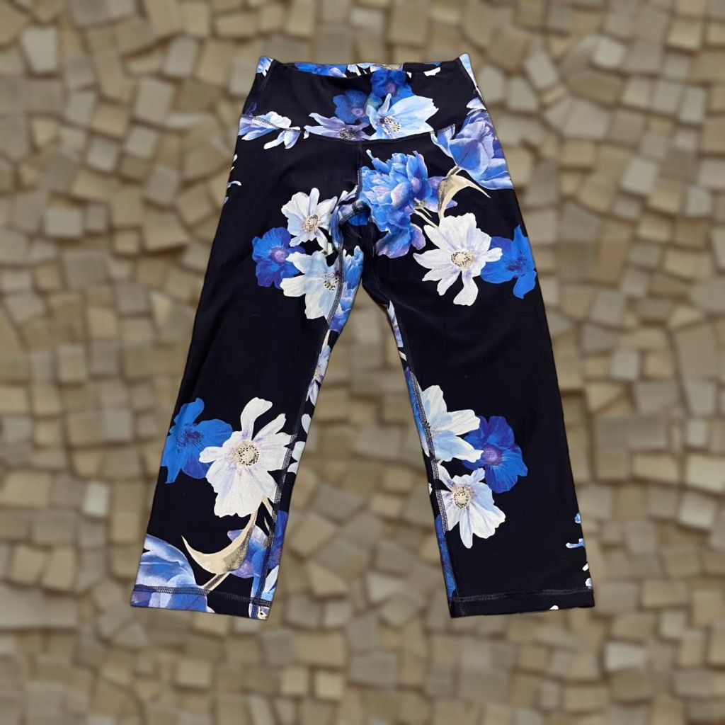 Old Navy VINTAGE? Old Navy Pants Women's Small? Black Blue White Capri Leggings Floral ACTIVE Shirt Size 28" / US 6 / IT 42 - 1 Thumbnail