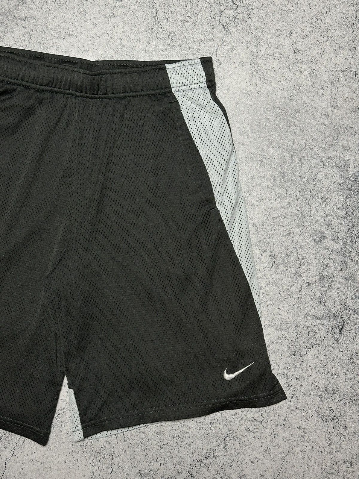 Nike Vintage Nike Basketball Shorts Size US 32 / EU 48 - 3 Thumbnail