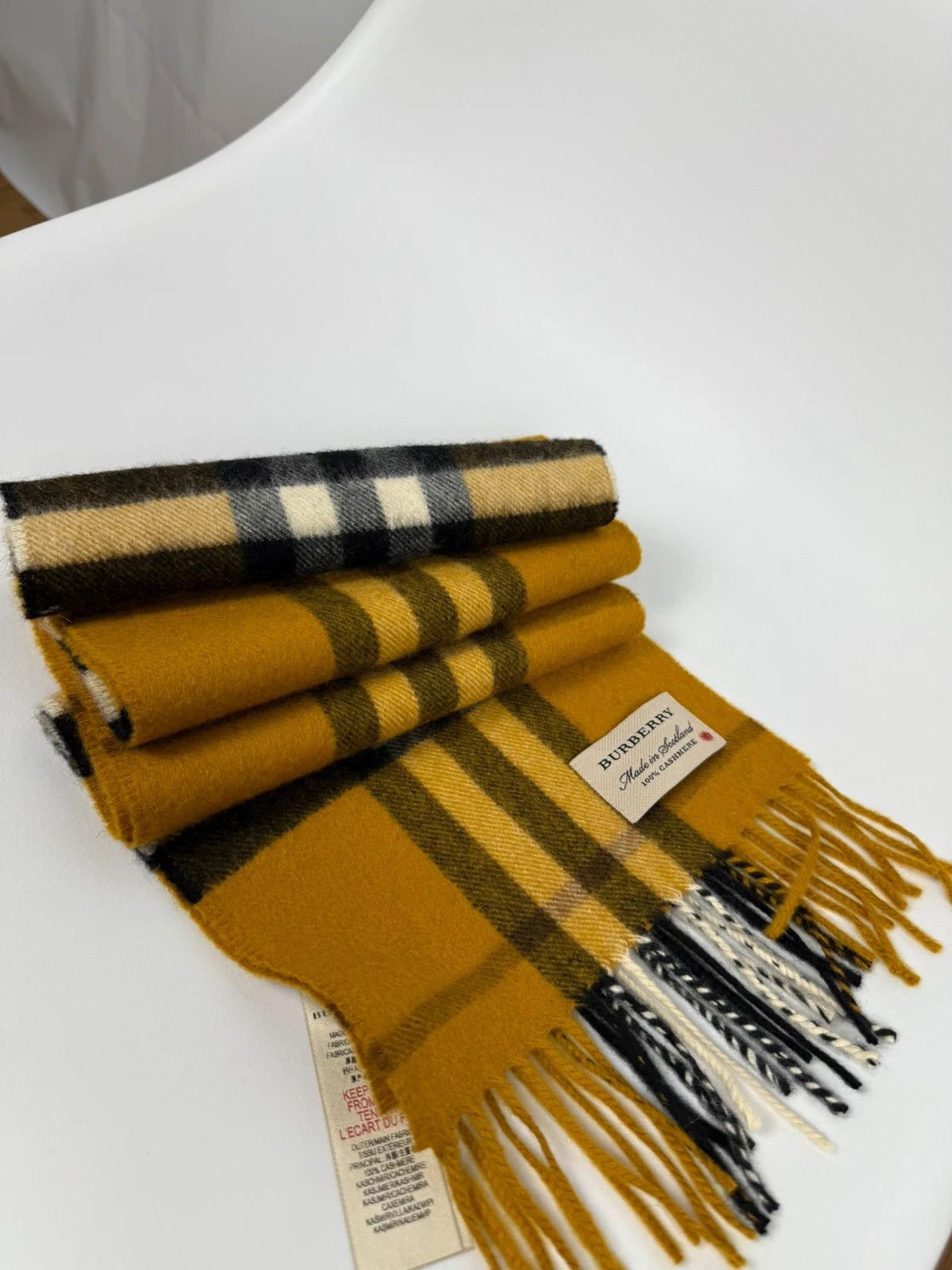 Burberry Burberry Nova Check Scarf 100% Cashmere Made In Scotland Size ONE SIZE - 1 Thumbnail