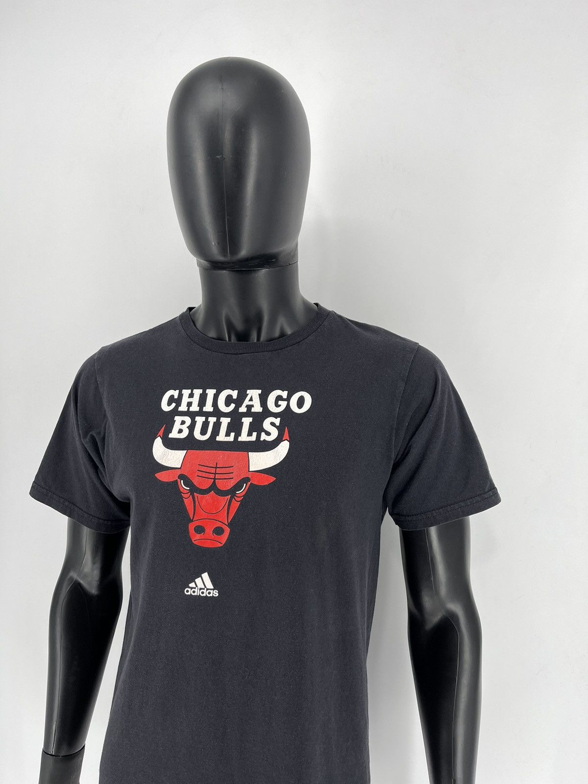 Adidas Adidas The Go To Tee Chicago Bulls T-Shirt Mens Medium Black Size US M / EU 48-50 / 2 - 4 Thumbnail