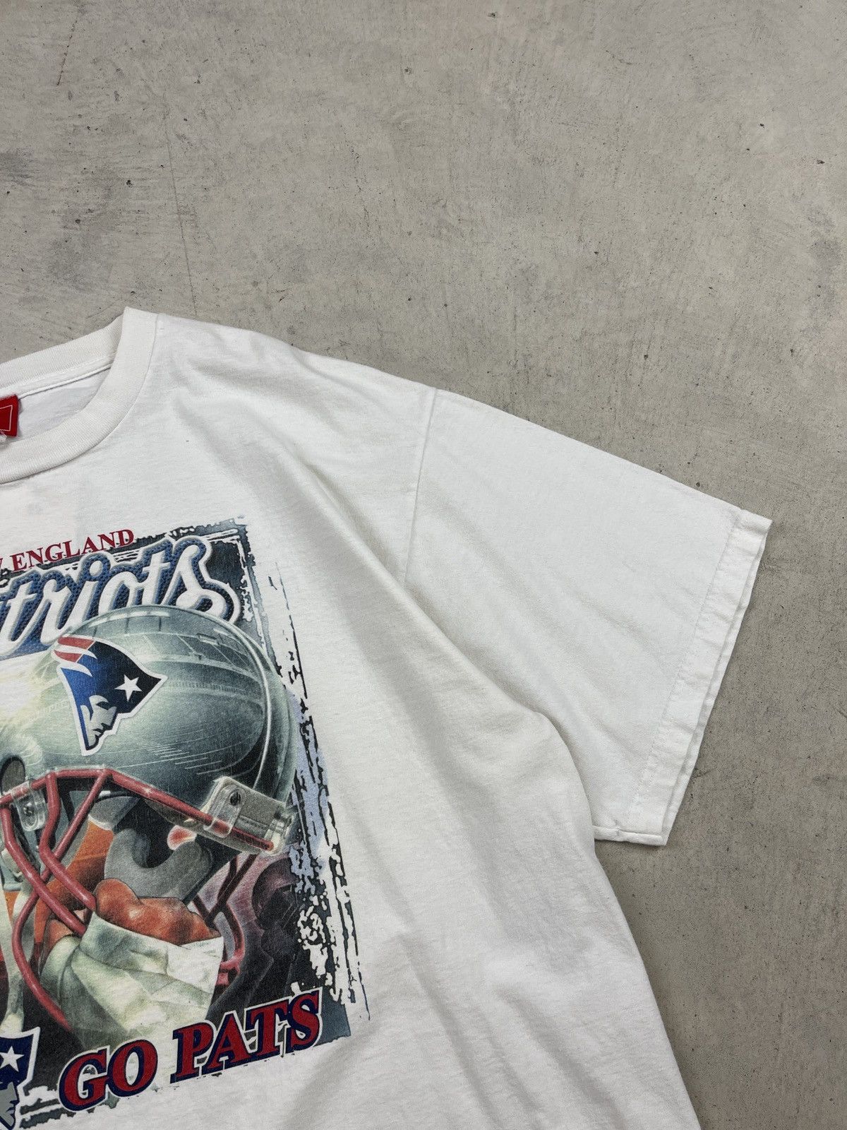 Vintage New England Patriots ‘Helmet’ Tee Size US XL / EU 56 / 4 - 4 Thumbnail