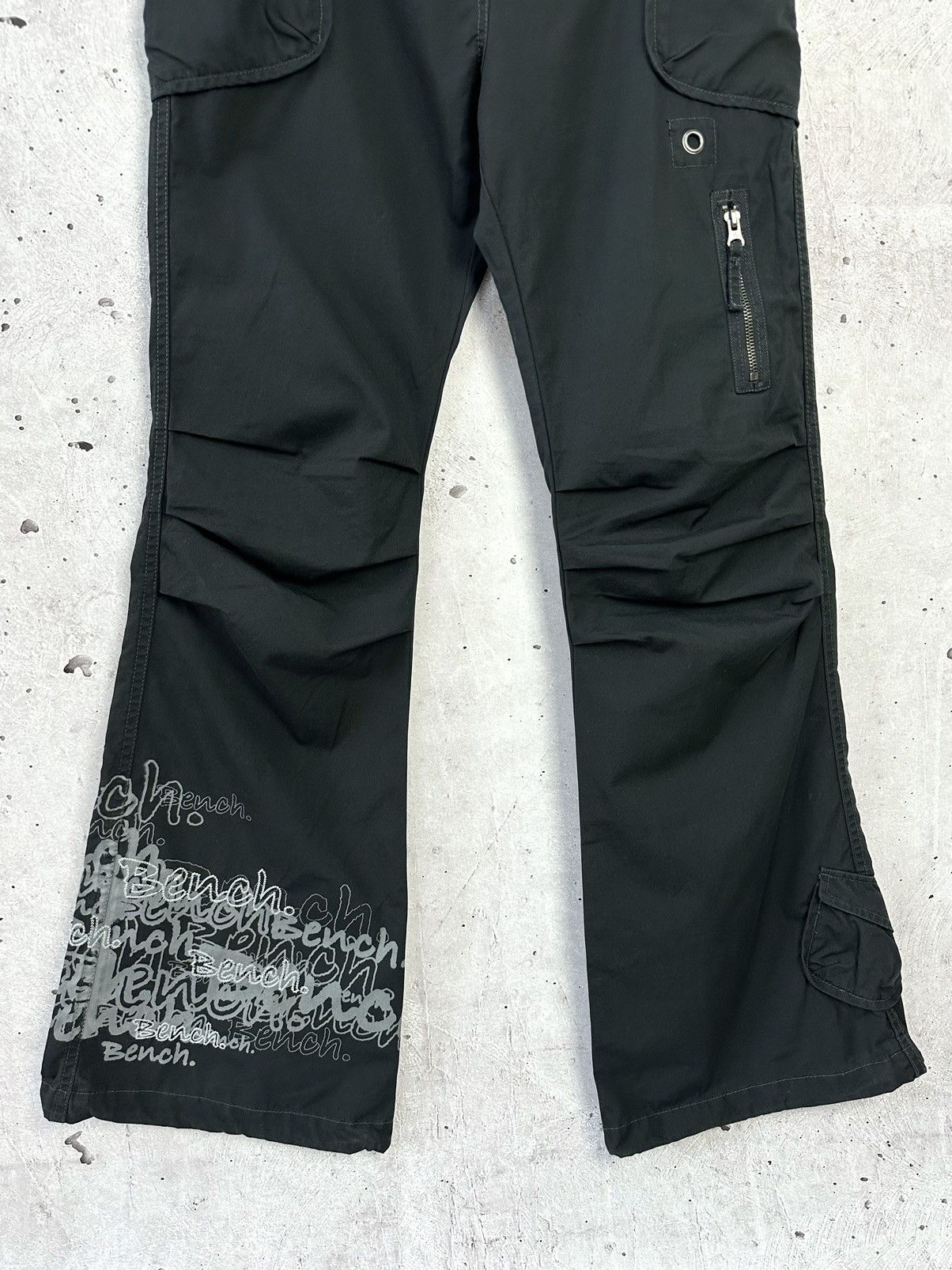 Japanese Brand × Vintage Y2K Vintage Black Cargo Flared Printed Pants Size 28" / US 6 / IT 42 - 4 Thumbnail